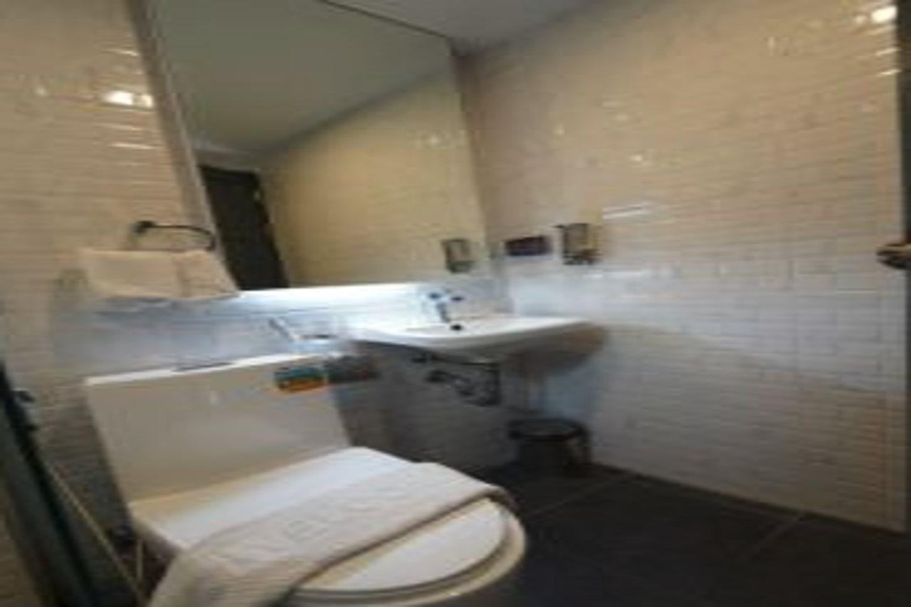 Roomquest Sukhumvit36 Bts Thonglor Bangkok Bagian luar foto